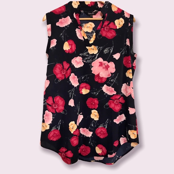 🌟SALE 2/$10.00‼️ Amaryllis Navy & Floral Sleeveless Notch Neck Tunic size M - Picture 3 of 7